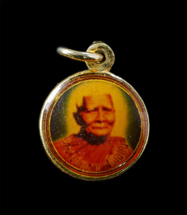 ล็อคเก็ตหลวงปู่แหวน สุจิณฺโณ วัดดอยแม่ปั๋ง จ.เชียงใหม่ หลังพระประจำวันเสาร์ ปางนาคปรก พระเก่าสวย น่าเก็บสะสมบูชา | https://kamulet.in.th