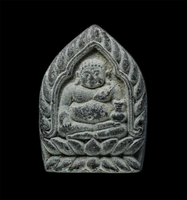 พระสังกัจจายน์พิมพ์เจ้าสัว หลังยันต์กระบองไขว้ รุ่นเสาร์ 5 เจริญทรัพย์ หลวงพ่อพูลทรัพย์ กนฺตสีโล(พระครูวิมลศิลาภรณ์) วัดอ่างศิลา จ [..] | https://kamulet.in.th