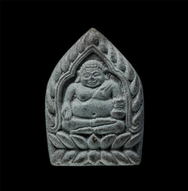 พระสังกัจจายน์พิมพ์เจ้าสัว หลังยันต์กระบองไขว้ รุ่นเสาร์ 5 เจริญทรัพย์ หลวงพ่อพูลทรัพย์ กนฺตสีโล(พระครูวิมลศิลาภรณ์) วัดอ่างศิลา จ [..] | https://kamulet.in.th