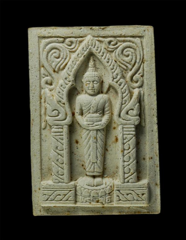 พระประจำวันพุธ กลางวัน ปางอุ้มบาตร พระผงของขวัญมหามงคล หลวงพ่อมหาสวัสดิ์ สำหนักเม้าสุขขา จ.ชลบุรี ประธานจุดเทียนชัย พระเกจิอาจารย์ [..] | https://kamulet.in.th