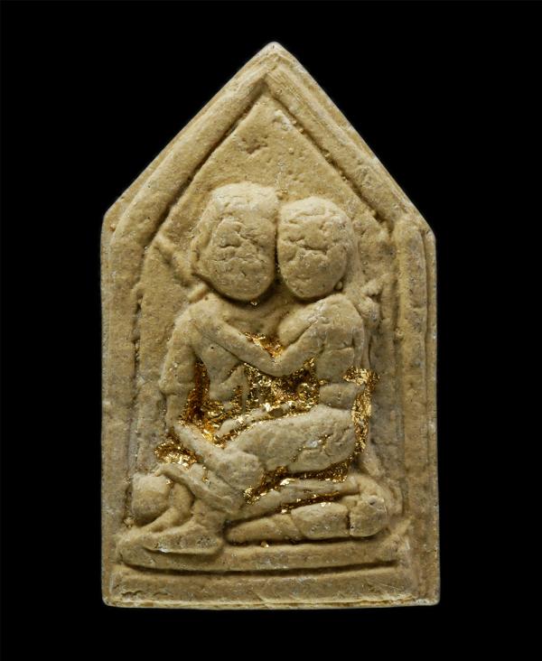 ขุนแผนอุ้มนาง พระปลัดบัณฑิต ปณฺฑิโต วัดสุกรีบุญญาราม ต. บางละมุง อ.บางละมุง จ.ชลบุรี ปี2551 เนื้อผงพุทธคุณ ผงว่าน ปิดทอง พระเก่าสว [..] | https://kamulet.in.th