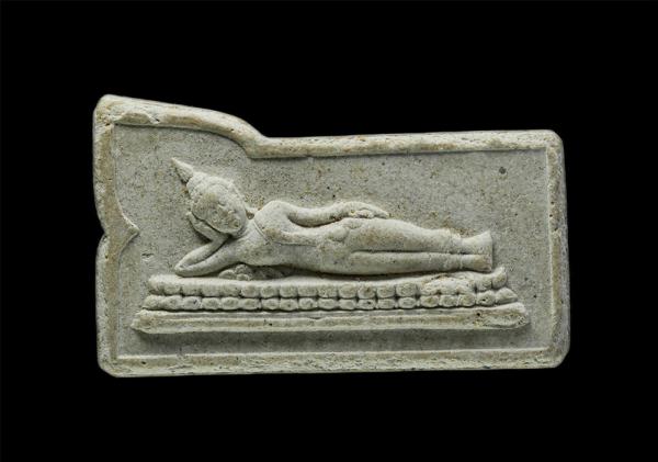 พระนอนปางไสยาสน์ หลวงปู่ขาว พุทธรักขิโต วัดป่าคูณคำวิปัสสนา อ.กุดบาก จ.สกลนคร เนื้อผงพุทธคุณ ผงว่าน | https://kamulet.in.th