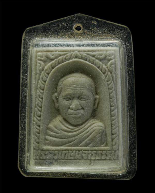 พระผงเลื่อนสมณศักดิ์พัดยศ พระครูเกษม จารุธรรม วัดบ้านนา อ.ปากช่อง จ.นครราชสีมา รุ่นฉลองพัดยศ ปี2542 เนื้อผงพุทธคุณ ผงว่าน พระสวย ม [..] | https://kamulet.in.th