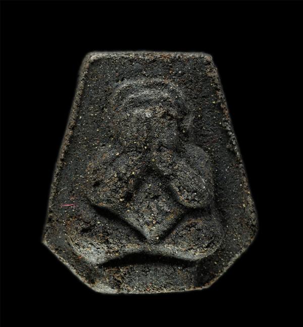 พระปิดตาหกเหลี่ยม หลัง๘๐ เนื้อผงคลุกรัก พระอาจารย์แฟ้ม อภิธโต(พระวรพตปัญญาจารย์) วัดป่า(วัดป่าอรัญญิกาวาส) จ.ชลบุรี เนื้อผงพุทธคุณ [..] | https://kamulet.in.th