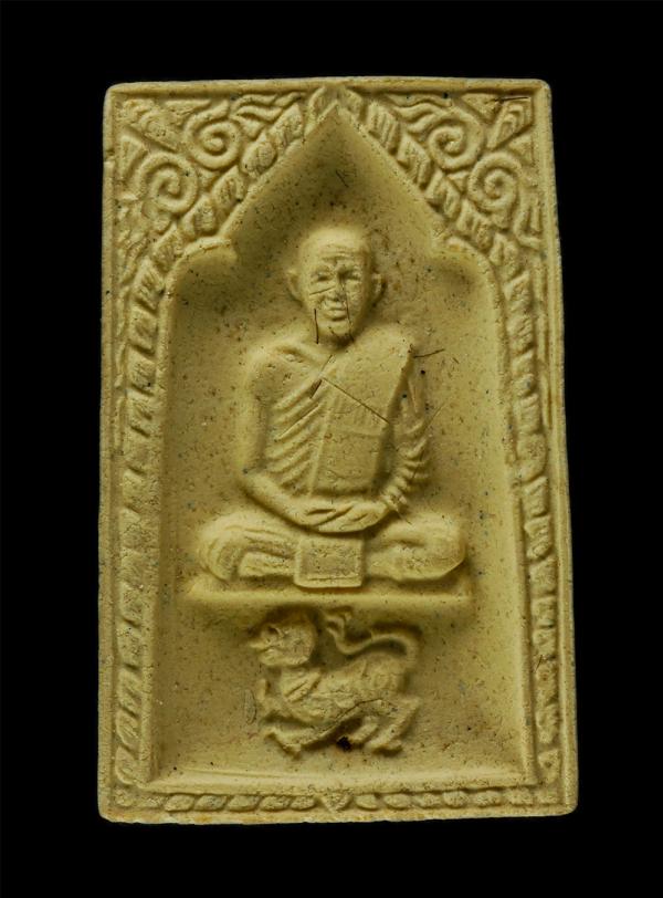 พระผงรูปเหมือนทรงสิงห์ หลวงพ่อบุญมี วัดสิงห์ทอง จ.ลพบุรี ปี2518 เนื้อผงพุทธคุณ ผงว่าน ผงเกศา พระเก่าสวย มวลสารดี น่าเก็บสะสมบูชา พ [..] | https://kamulet.in.th