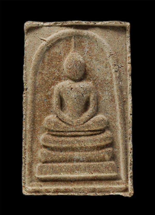 พระสมเด็จว่าน 108 รุ่นกระทู้เจ็ดแบก วัดสำโรงเก่า ต.บักดอง อ.ขุนหาญ จ.ศรีสะเกษ ปี2553 หลวงพ่อธนพล เขมนนฺโท(พระครูเกษมวีรานุวัตร) สร [..] | https://kamulet.in.th