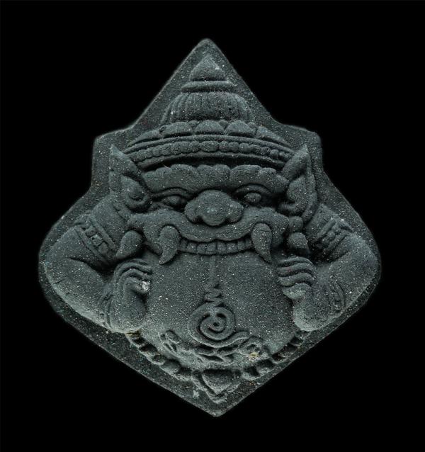 พระราหูเนื้อผง มหาพุทธคุณ องค์ครู รุ่น 1 รวยทุกวัน วัดหลวงพี่แซม อ.พนัสนิคม จ.ชลบุรี เนื้อผงพุทธคุณ ผงว่าน ผงใบลาน พระสวย มวลสารดี [..] | https://kamulet.in.th