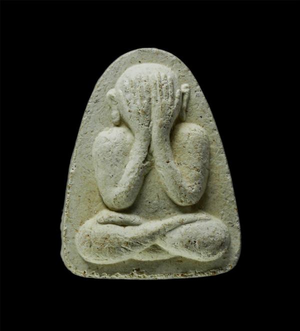 พระปิดตาติดสีผึ้ง หลวงปู่เกลี้ยง มนุญฺโญ (พระครูพิศิษฐชโลปการ) วัดเนินสุทธาวาส จ.ชลบุรี ปี2548 เนื้อผงพุทธคุณ ผงว่าน หลวงปู่เกลี้ย [..] | https://kamulet.in.th