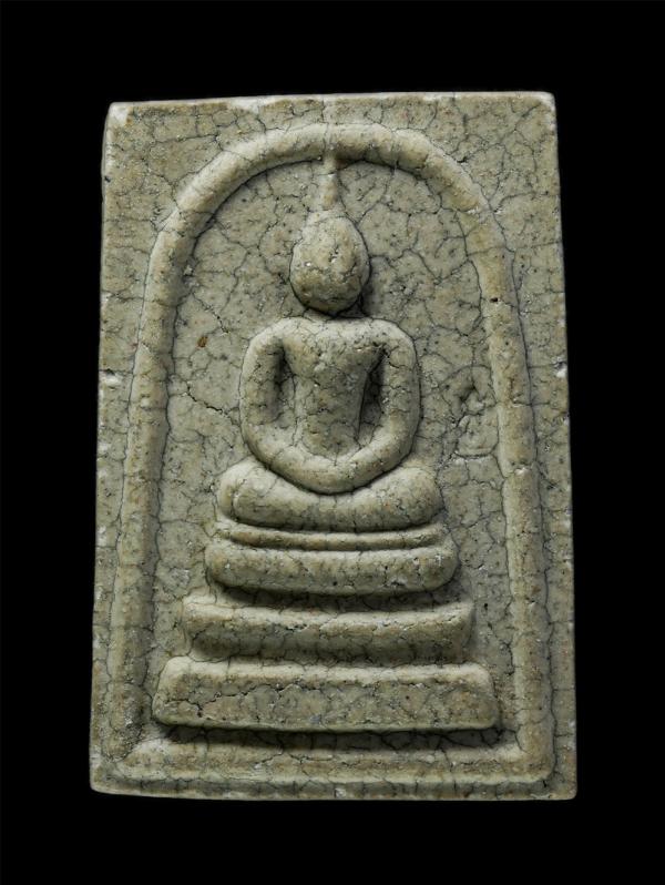 พระสมเด็จวัดระฆัง พิมพ์เกศทะลุซุ้ม วัดระฆังโฆสิตาราม กรุงเพทฯ รุ่นย้อนยุค ๑๐๘ ปี พ.ศ. 2559 เนื้อผงพุทธคุณ ผงว่าน ผงพระสมเด็จเก่า พ [..] | https://kamulet.in.th