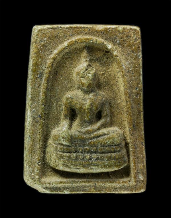 พระสมเด็จ รุ่นแรก หลวงปู่ลือ สุขปุญโญ วัดป่านาทาม จ.มุกดาหาร ปี2530 ออกวัดลำผักชี เนื้อผงพุทธคุณ ผงว่าน  | https://kamulet.in.th