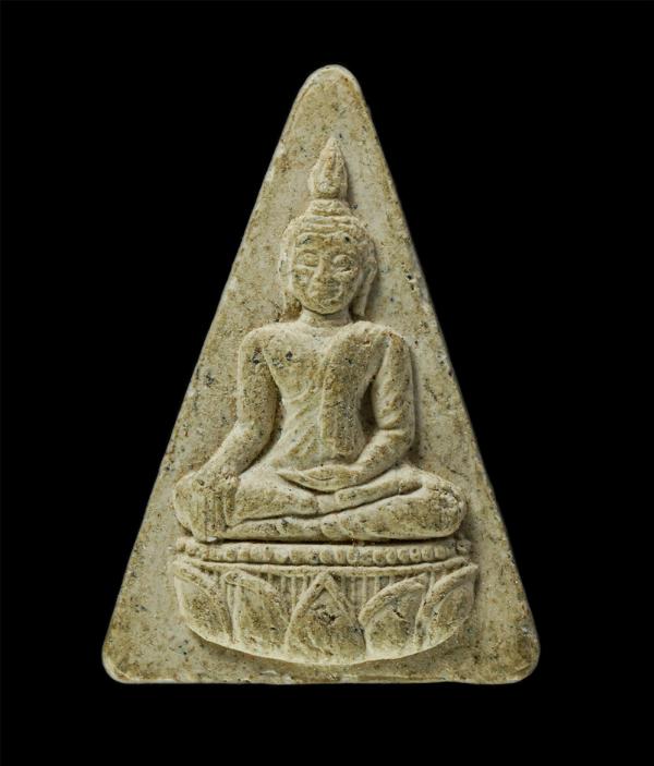 พระนางพญา ผงจิตรลดา รุ่นกาญจนาภิเษก เสาร์ 5 ขึ้น 5 ค่ำ เดือน 5 ปี2539 สร้างโบรถ วัดบวรนิเวศวิหาร กรุงเทพฯ ผงมวลสารวัดไชโย ผงมวลสาร [..] | https://kamulet.in.th