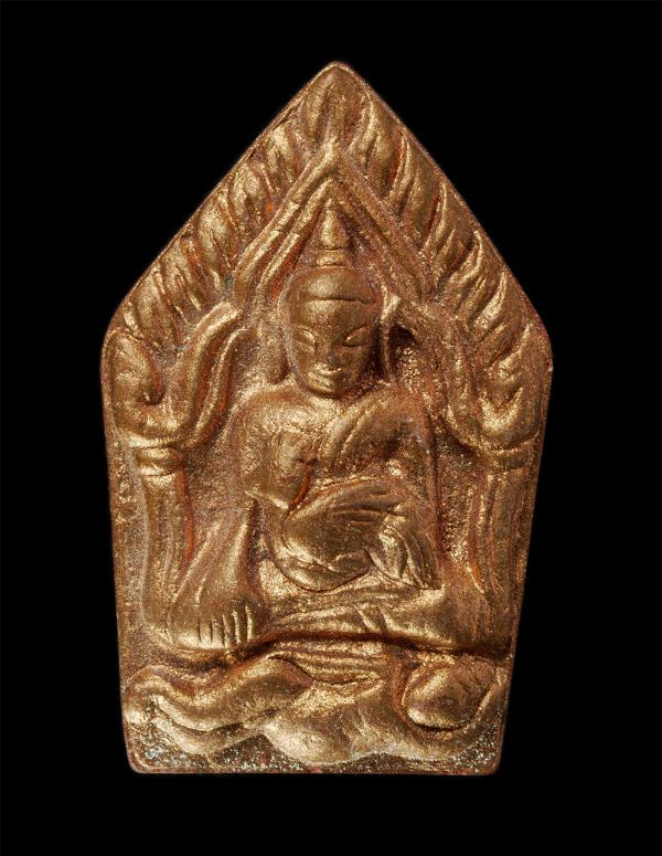 พระขุนแผนอุ้มไก่ ปี2564 หลวงพ่อรมย์ วิริยะธัมโม(พระครูสังฆรักษ์รมย์) วัดเทพนรสิงห์ บ.โคกตาสิงห์ อ.เมือง จ.บุรีรัมย์ ศิษย์เอกหลวงปู [..] | https://kamulet.in.th