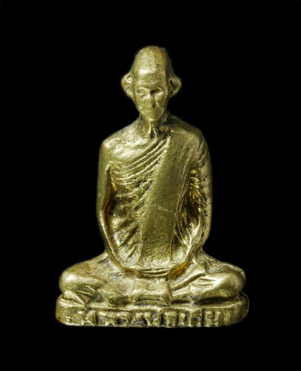 รูปหล่อหลวงพ่อเดิม วัดหนองโพ รุ่นเสาร์ 5 วัดตุ๊กแก อ.ท่าตะโก จ.นครสวรรค์ เนื้อทองเหลือง ทองระฆัง พระเก่าสวย  | https://kamulet.in.th