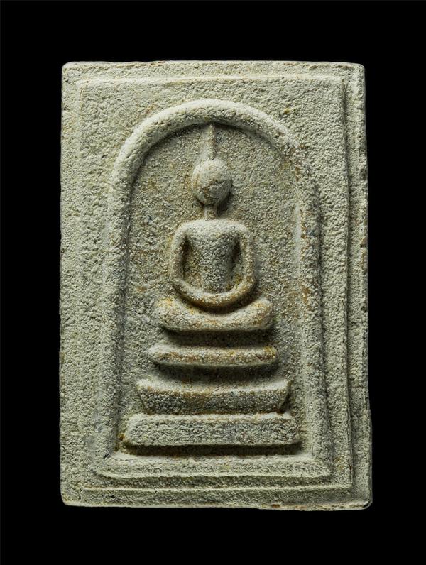 พระสมเด็จฐาน 3 ชั้น หลังพระปรางค์ 100 ปี วัดอรุณราชวราราม กรุงเทพฯ ปี2534 เนื้อผงพุทธคุณ ผงว่าน พระเก่าสวย มวลสารดี พระเก่าสวย มวล [..] | https://kamulet.in.th