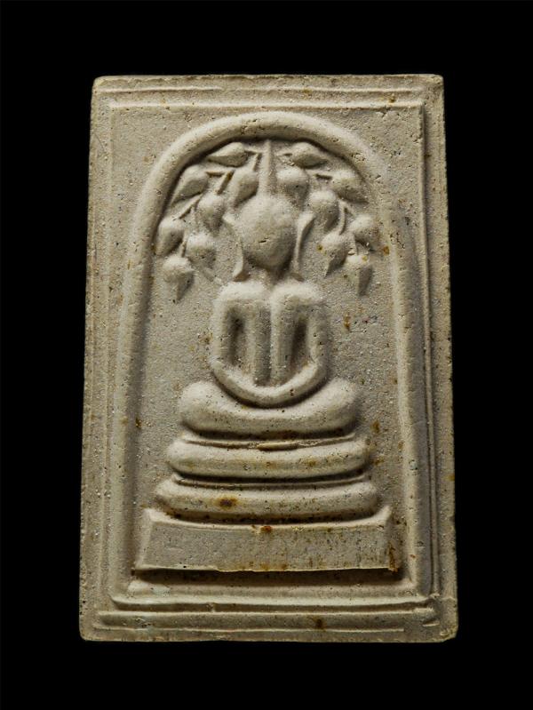 พระสมเด็จปรกโพธิ์ หลวงปู่ม่น วัดเนินตามาก อ.โคกเพลาะ จ.ชลบุรี สร้างปี2537 เนื้อผงพุทธคุณ ผงว่าน พระเก่าสวย มวลสารดี น่าเก็บสะสมบูช [..] | https://kamulet.in.th