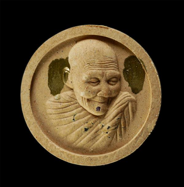 พระผงจันทร์ลอยหลวงปู่ฮก รตินธโร วัดมาบลำบิด (วัดราษฎร์เรืองสุข) อ.บ้านบึง จ.ชลบุรี สร้างอุโบสถ ปี2558 เนื้อผงพุทธคุณ ผงว่าน ตอกโค๊ [..] | https://kamulet.in.th