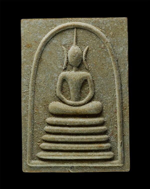 พระสมเด็จหลังรูปเหมือนหลวงพ่อคูณ ปริสุทโธ ปี2536 รุ่นรับเสด็จทรงตัดลูกนิมิต วัดบ้านไร่ จ.นครรราชสีมา เนื้อผงพุทธคุณ ผงว่าน ฝังตะกร [..] | https://kamulet.in.th