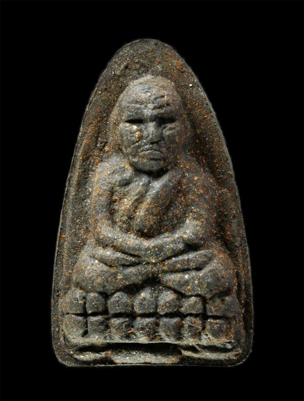 หลวงพ่อทวด รุ่นรักแผ่นดิน วัดห้วยมงคล  อ.หัวหิน จ.ประจวบคีรีขันธ์ เนื้อว่าน โรยผงตะไบชนวน  | https://kamulet.in.th