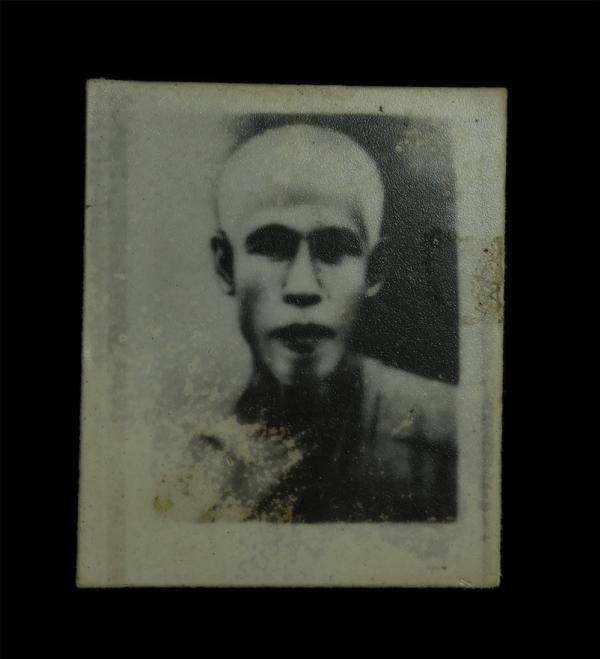 รูปถ่ายหลังยันต์ หลวงปู่หิน วัดหนองสนม อ.เมือง จ.ระยอง ปี2507 รูปเก่าสวย ขนาดห้วยคอ | https://kamulet.in.th