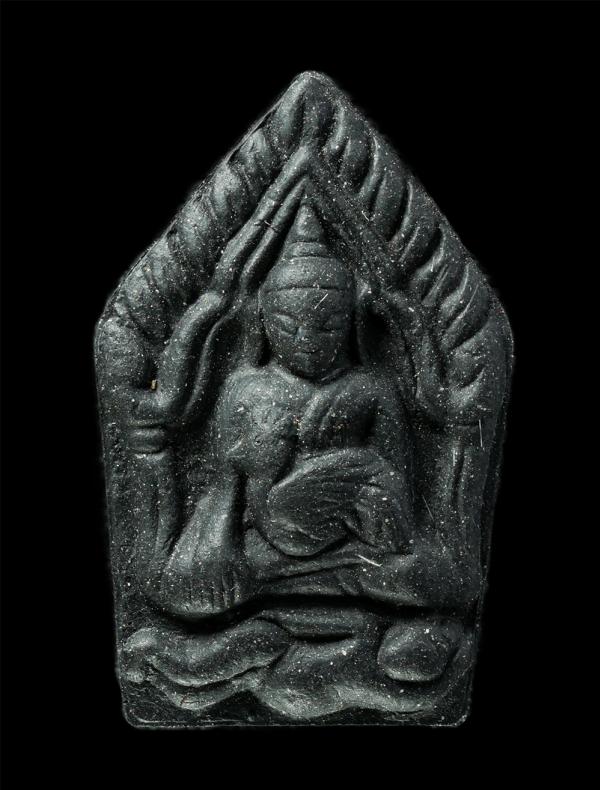 พระขุนแผนอุ้มไก่ ปี2564 หลวงพ่อรมย์ วิริยะธัมโม(พระครูสังฆรักษ์รมย์) วัดเทพนรสิงห์ บ.โคกตาสิงห์ อ.เมือง จ.บุรีรัมย์ ศิษย์เอกหลวงปู [..] | https://kamulet.in.th