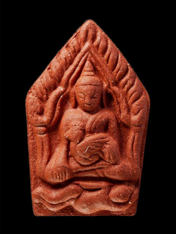 พระขุนแผนอุ้มไก่ ปี2564 หลวงพ่อรมย์ วิริยะธัมโม(พระครูสังฆรักษ์รมย์) วัดเทพนรสิงห์ บ.โคกตาสิงห์ อ.เมือง จ.บุรีรัมย์ ศิษย์เอกหลวงปู [..] | https://kamulet.in.th