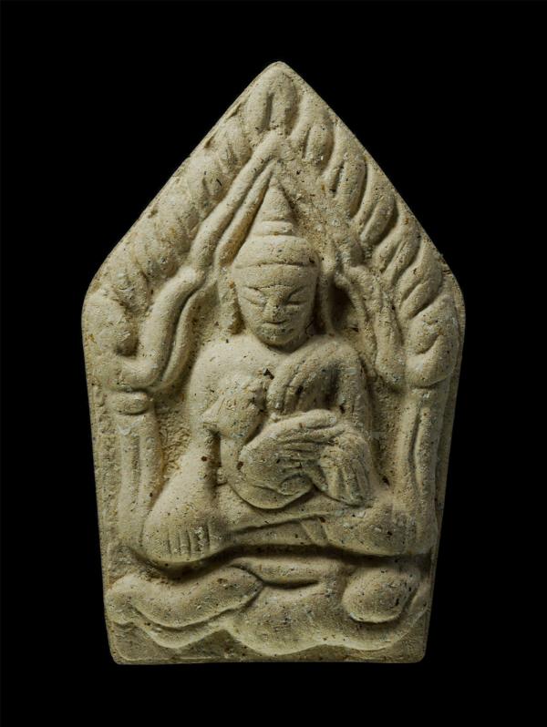 พระขุนแผนอุ้มไก่ ปี2564 หลวงพ่อรมย์ วิริยะธัมโม(พระครูสังฆรักษ์รมย์) วัดเทพนรสิงห์ บ.โคกตาสิงห์ อ.เมือง จ.บุรีรัมย์ ศิษย์เอกหลวงปู [..] | https://kamulet.in.th