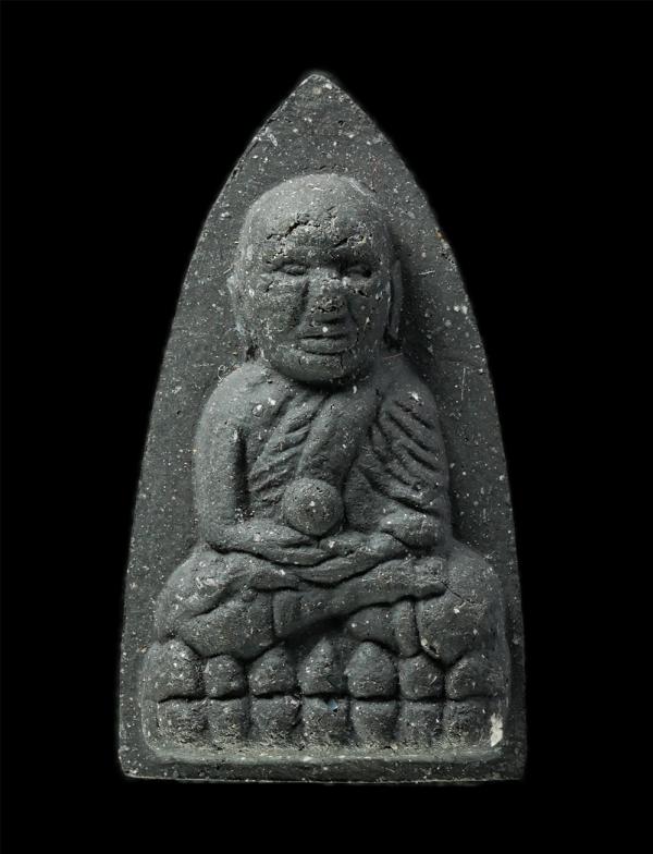 พระผงหลวงปู่ทวด เหยียบน้ำทะเลจืด รุ่น 1 วัดมงคลนิมิต(วัดขี้นาก) อ.ระโนด จ.สงขลา เนื้อผงพุทธคุณ ว่าน 108  | https://kamulet.in.th