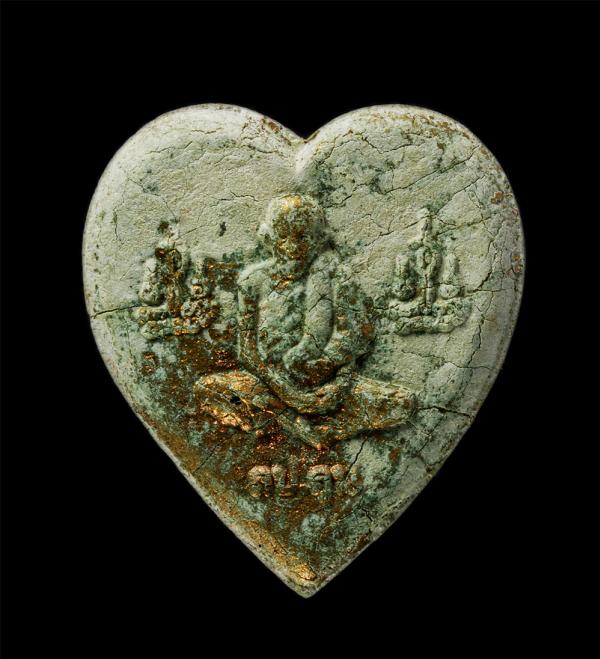 พระผงหัวใจพระอินทร์ หลวงปู่ลุน ธมฺมธโร วัดป่าเลไลย์ บ้านดงบัง อ.นาดูน จ.มหาสารคาม รุ่นธรณีสงฆ์ ปี2561 เนื้อผงพุทธคุณ ผงว่าน จีวร โ [..] | https://kamulet.in.th