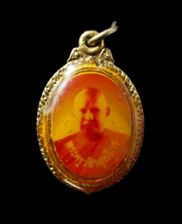 ล็อกเก็ต พระครูวชิรสุทธิกร(สุรินทร์) วัดศรีสุทธาวาส(วังน้ำขาว) ต.ไตรตรึงษ์ อ.เมือง จ.กำแพงเพชร ปี2535 ที่ระลึกงานผูกพัทธสีมา พระเก [..] | https://kamulet.in.th