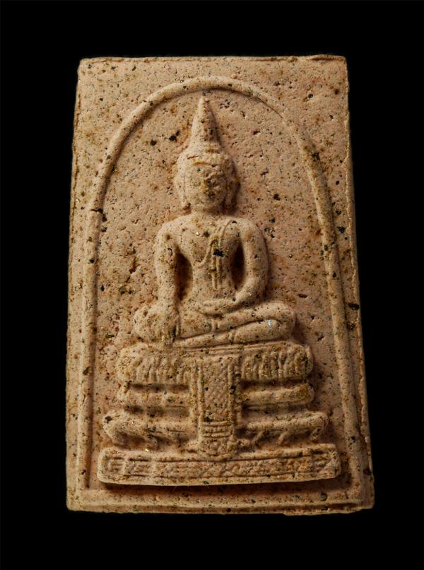 พระสมเด็จผงทองพิเศษ หลวงพ่อวัดไร่ขิง จ.นครปฐม ปี2532 พิมพ์ใหญ่ เนื้อกระเบื้องโบสถ์ มหาอุตม์ รุ่นบูรณะศาลาการเปรียญ ด้านหลังฝังแผนท [..] | https://kamulet.in.th