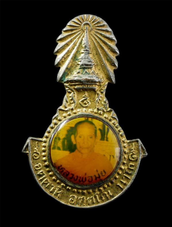 เข็มกลัดหลวงพ่อมุ่ย พุทฺธรกฺขิโต(พระครูสุวรรณวุฒาจารย์) วัดดอนไร่ ต.หนองสะเดา อ.สามชุก จ.สุพรรณบุรี อตฺตาหิ อตฺตโน นาโถ เนื้อกะไหล [..] | https://kamulet.in.th