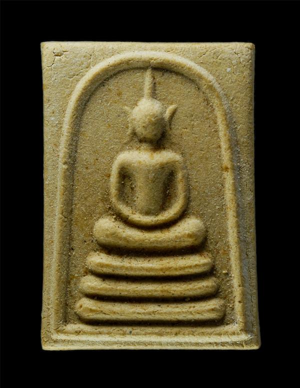 พระสมเด็จมหานิยม หลวงพ่อเสน่ห์ วรุตฺตโม วัดนิยมยาตรา จ.สมุทรปราการ หลังยันต์ห้า พระเจ้าห้าพระองค์ เนื้อผงพุทธคุณ ผงว่าน พระเก่าสวย [..] | https://kamulet.in.th