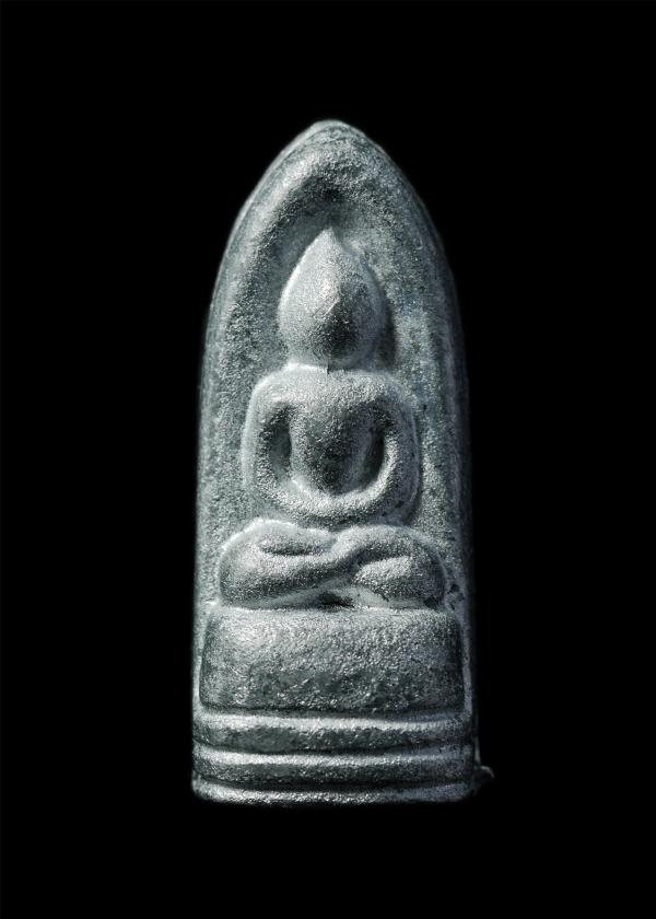 พระรอดหนองมน หลวงพ่ออำนวย วัดธรรมิการาม ต.บางขาม อ.บ้านหมี่ จ.ลพบุรี ปี2539 เนื้อตะกั่วเก่า พระสวย มวลสารดี พร้อมกล่องเดิมๆ น่าเก็ [..] | https://kamulet.in.th