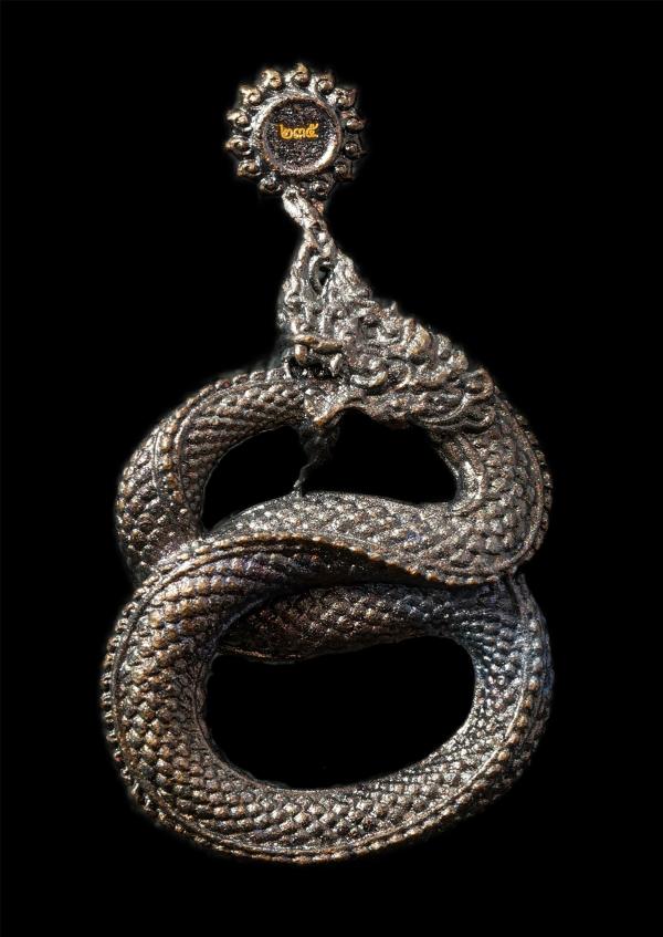 ​เหรียญพญาศรีสัตตนาคราช นาคบาศ คุ้มดวง ร่ำรวย วัดไตรมิตร อ.ท่าอุเทน จ.นครพนม ปี2560 เนื้อสัตตะโลหะผิวรุ้ง หมายเลข ๒๓๕ พระสวย มวลสา [..] | https://kamulet.in.th