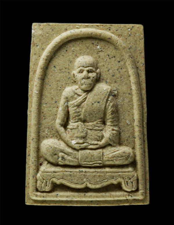 พระผงหลวงปู่หนู ฉินฺนกาโม วัดทุ่งแหลม อ.สวนผึ้ง จ.ราชบุรี รุ่นซุ้มประตูวัด เนื้อผงพุทธคุณ ผงว่าน พระเก่าสวย มวลสารดี สร้างน้อยหายา [..] | https://kamulet.in.th