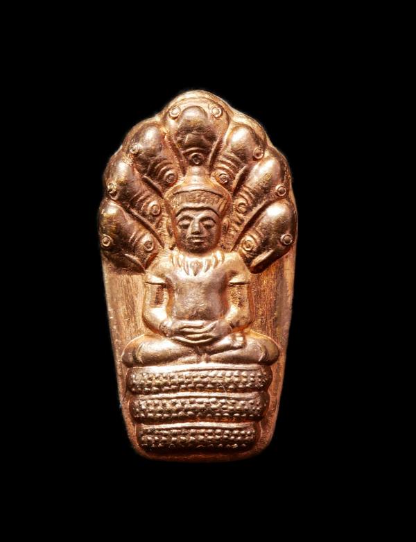 พระปรกใบมะขาม รุ่นแรก เจ้าประคุณสมเด็จมานิต ถาวรเถระ(สมเด็จพระมหาวีรวงศ์) วัดสัมพันธวงศ์ กรุงเทพฯ อายุวัฒนมงคล 96 ปี พ.ศ.2557 เหรี [..] | https://kamulet.in.th