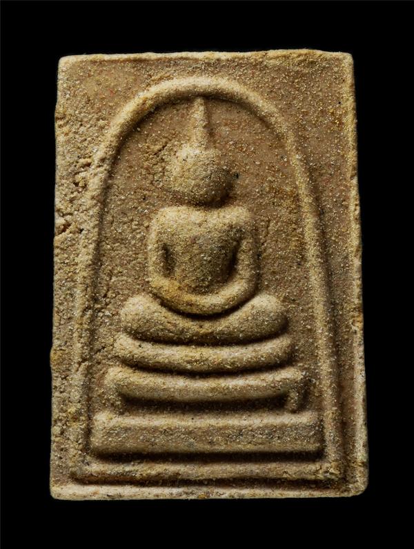 พระสมเด็จหลังเหรียญ รัชกาลที่ 9  เขาพระวิหาร หลวงพ่อคูณ ปริสุทโธ ปลุกเกส กรมทหารพรานที่ 27 อ.กัณทราลักษณ์ จ.ศรีสะเกษ เนื้อผงพุทธคุ [..] | https://kamulet.in.th