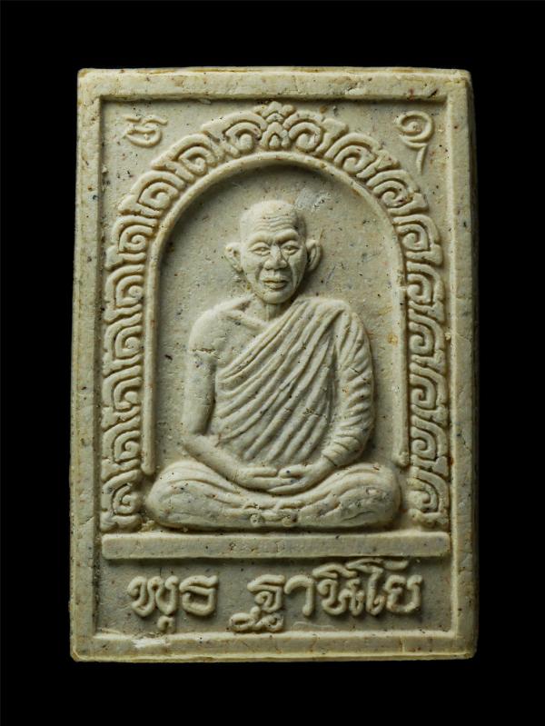 พระผงหลวงพ่อพุธ ฐานิโย วัดป่าสาลวัน จ.นครราชสีมา รุ่นขุมทรัพย์ ปลุกเสกเต็มไตรมาส ปี2539 พิมพ์กรรมการ เนื้อผงพุทธคุณ ผงว่าน ผสมเกศา [..] | https://kamulet.in.th