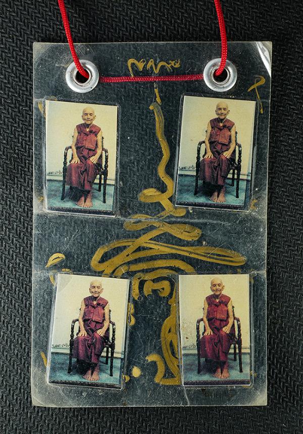 รูปภาพ หลวงปู่บุดดา ถาวโร วัดกลางชูศรีเจริญสุข จ.สิงห์บุรี ขนาดห้อยคอ จำนวน 4 ใบ พร้อม จารยันต์ หมึกสีทอง รูปเก่าสวย น่าเก็บสะสมบู [..] | https://kamulet.in.th