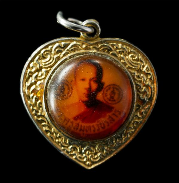 ล็อกเก็ตรูปหัวใจ หลวงพ่อวิเชียร(พระครูสมุทรวชิรสาร) วัดรวก อ.พระประแดง จ.สมุทรปราการ พระเก่าสวย สร้างน้อยหายาก น่าเก็บสะสมบูชา | https://kamulet.in.th