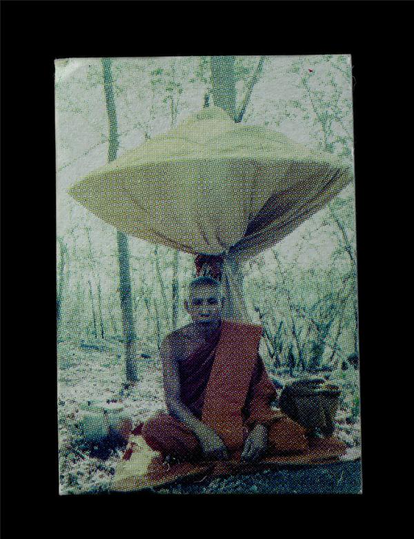 รูปออกธุดงค์ ปักกลด หลวงพ่อโทน กันตสีโล ปี2549 ที่ระลักในงานเททองหล่อพระประธาน พระอุโบสถ วัดเขาน้อยคีรีวัน ต.คลองกิ่ว อ.บ้านบึง จ. [..] | https://kamulet.in.th