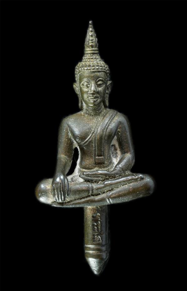 พระยอดธง หลวงพ่อพระใส รุ่นบารมีพ่อ วัดโพธิ์ชัย จ.หนองคาย พิธีเสาร์ 5 ปี2552 หลวงพ่อคูณ ปริสุทโธ เป็นประธานจุดเทียนชัย เจ้าคุณเที่ย [..] | https://kamulet.in.th