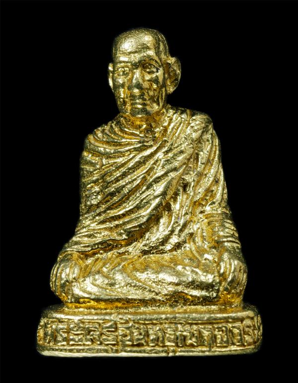 รูปหล่อหลวงพ่อเอาะ วัดม่วง อ.อินทร์บุรี จ.สิงห์บุรี ปี2554 เนื้อกะไหล่ทอง พระเก่าสวย มวลสารดี น่าเก็บสะสมบูชา พร้อมกล่องเดิมๆ | https://kamulet.in.th