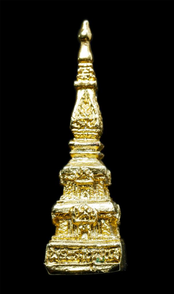 องค์พระธาตุพนมจำลอง บรรจุผงพระธาตุองค์เดิม วัดพระธาตุพนมวรมหาวิหาร จ.นครพนม หลวงปู่คำพันธ์ โฆสปัญโญ วัดธาตุมหาชัย ปลุกเสก เนื้อกะไ [..] | https://kamulet.in.th