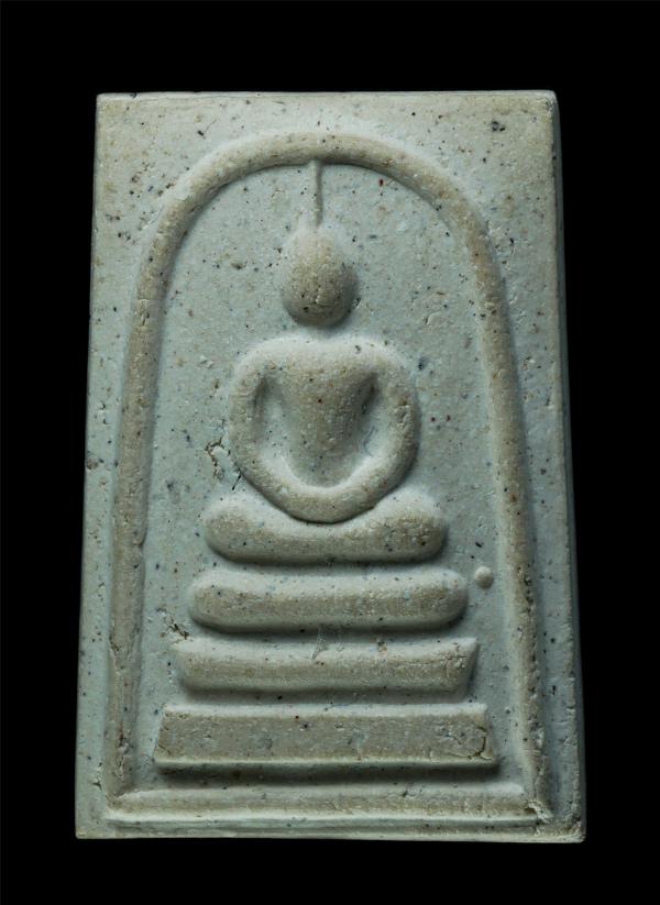 พระสมเด็จเนื้อผงวัดระฆัง รุ่นตระกูลสมเด็จ ปี2538 ผสมผงงาช้าง หลวงพ่อเกษม เขมโก สุสานไตรลักษณ์ จ.ลำปาง ปลุกเสก หลังปั้มตราระฆัง พระ [..] | https://kamulet.in.th