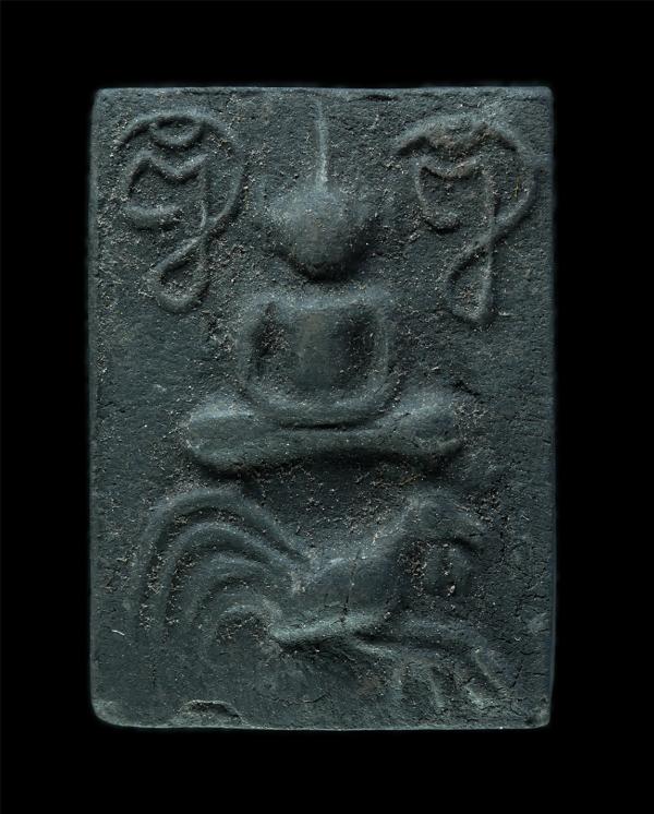 พระพิมพ์หลวงพ่อปานทรงไก่ ข้างยันต์ หลังญสส สมเด็จญาณสังวร(เจริญ สุวัฑฒโน)  วัดบวรนิเวศวิหาร กรุทเทพฯ ปี2542 เนื้อดินผสมผงเก่า พระเ [..] | https://kamulet.in.th