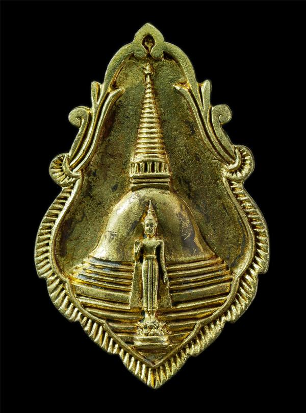 เหรียญหล่อใบสาเก วัดพระปฐมเจดีย์ ปี2538 กาญจนาภิเษกเจริญพระพุทธมนต์ พิธีปลุกเสกใหญ่ พระเกจิสายนครปฐม ร่วมปลุกเสก อาทิเช่น หลวงพ่อเ [..] | https://kamulet.in.th