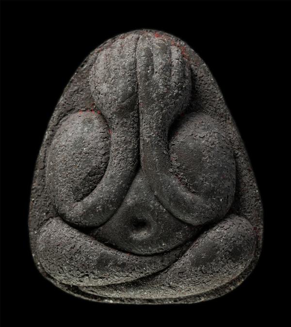 พระปิดตามหาอุตม์ หลวงพ่อมาลัย วัดบางหญ้าแพรก จ.สมุทรสาคร ปี2526 เนื้อผงพุทธคุณ ผงว่าน ผงใบลาน หลวงพ่อมาลัย พระอาจารย์ทีตี๋ใหญ่ ให้ [..] | https://kamulet.in.th