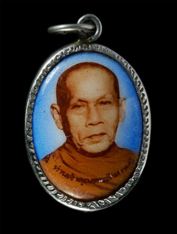 ล็อกเก็ต เจ้าคุณพระธีรสารมุนี(ธีรสาโร สุไชย) วัดอัปสรสวรรค์วรวิหาร(วัดหมู) ต.ปากคลอง อ.ภาษีเจริญ หลังยันต์ พระเก่าสวย สร้างน้อยหาย [..] | https://kamulet.in.th