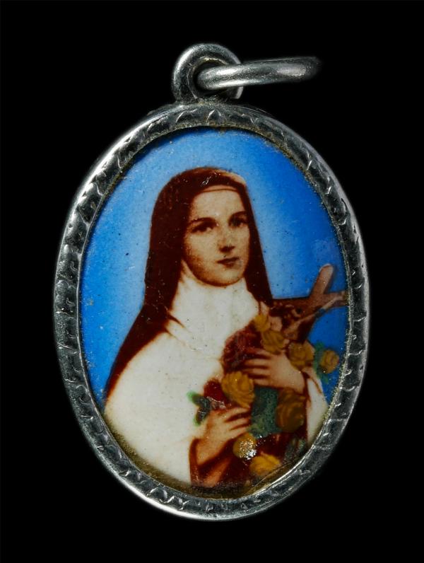 ล็อกเก็ต พระแม่เทเรซา นักบุญเทเรซา แห่งพระกุมารเยซู พรหมจารีย์ ล็อกเก็ตเก่าสวย น่าเก็บสะสมบูชา | https://kamulet.in.th